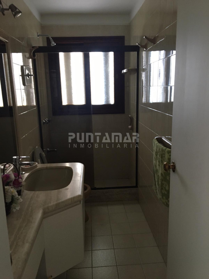 Casa ID.212451 - VENTA o ALQUILER ANUAL CASA EN MEJOR ZONA COMERCIAL