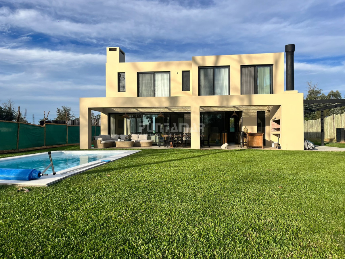 Casa ID.213903 - VENTA CASA EN PUNTA DEL ESTE  EN BARRIO PRIVADO LA CAÑADA