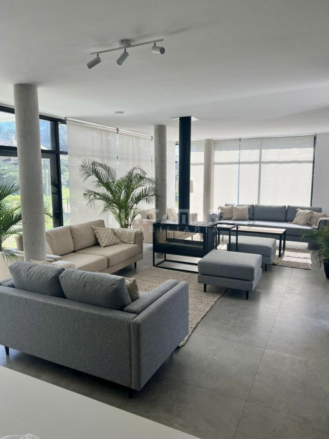 Casa ID.213149 - ESPECTACULAR CASA CON PISCINA DE 4 DORMITORIOS EN MONTOYA 