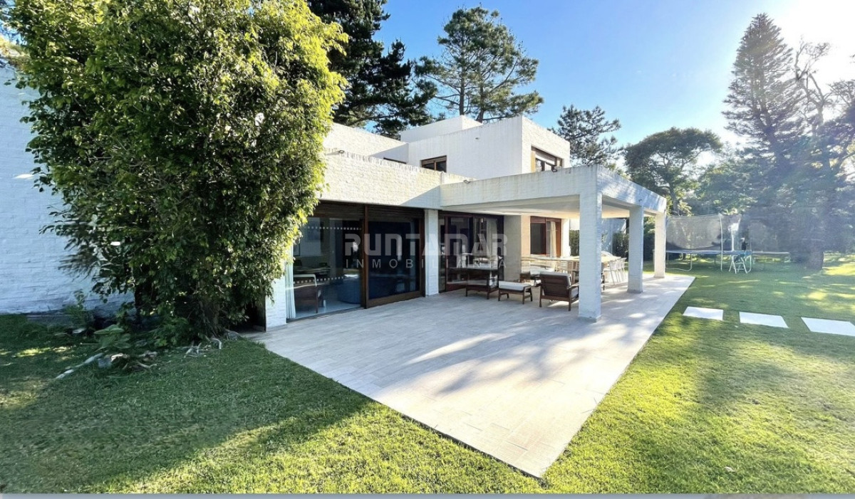 Casa ID.213860 - EXCLUSIVA PROPIEDAD EN BARRIO GOLF.