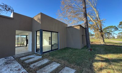 Casa en venta en barrio cerrado La Cañada, distrito 52