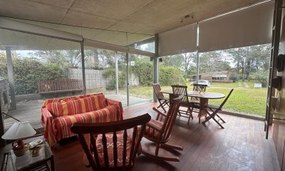 VENTA DE CASA EN PINARES DOS DORMITORIOS CON PISCINA