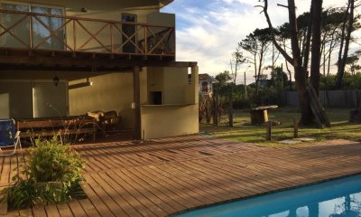 HERMOSA CASA EN MONTOYA CON PISCINA Y VISTA AL MAR