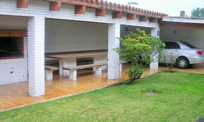 CASA SUPER DISFRUTABLE PARA VIVIR TODO EL AÑO, CERCA DE PLAYA MANSA, SHOPPING Y HOTEL CONRAD .