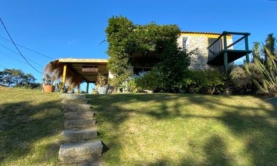 CHALET DE 2 PLANTAS EN MANANTIALES A PASOS DE LA PLAYA