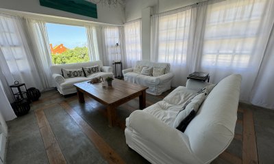 OPORTUNIDAD DE INVERSIÒN,  VENTA CASA EN MONTOYA CERCA DEL MAR, 4 DORMITORIOS