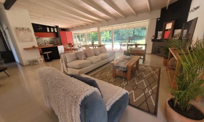 VENTA DE CASA  EN PUNTA BALLENA - BARRIO PRIVADO