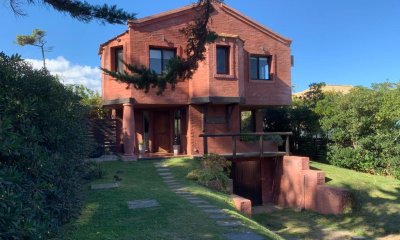 Casa en Montoya, La Barra en venta y alquiler con piscina