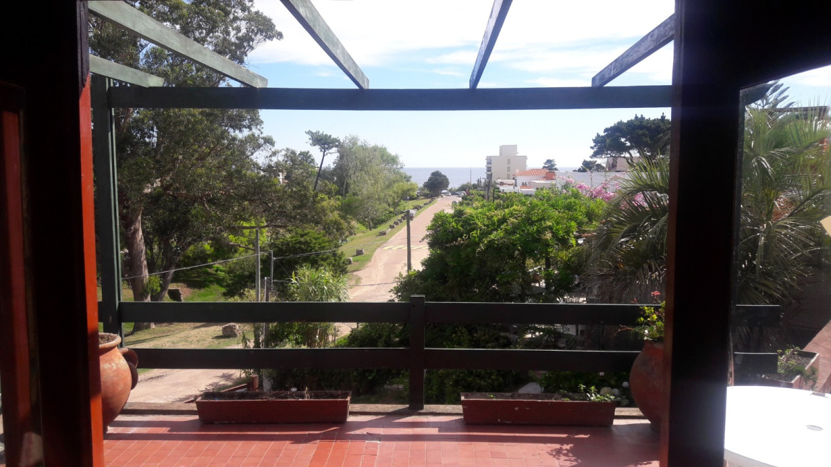 Excelente Ubicacion para Vivir Todo el Año! Casa en Venta Zona de Playa Mansa Cerca de la Playa