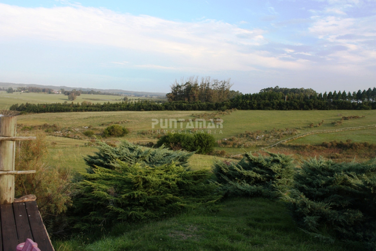 Chacra ID.211525 - Excepcional chacra 20 hectáreas con casa principal, lago, cancha de futbol, pileta y casa de caseros. 