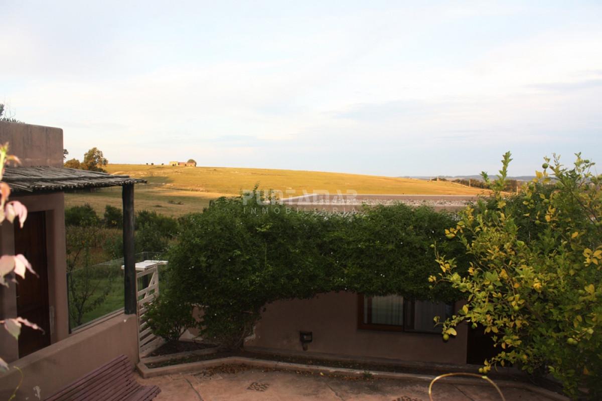 Chacra ID.211525 - Excepcional chacra 20 hectáreas con casa principal, lago, cancha de futbol, pileta y casa de caseros. 