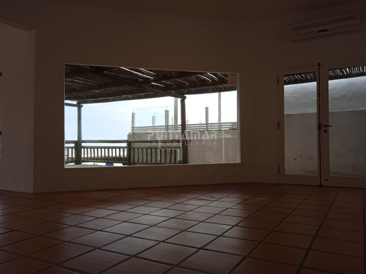 Local Comercial ID.213404 - AMPLIO LOCAL CON VISTA AL MAR SOBRE RUTA 10 LA BARRA 