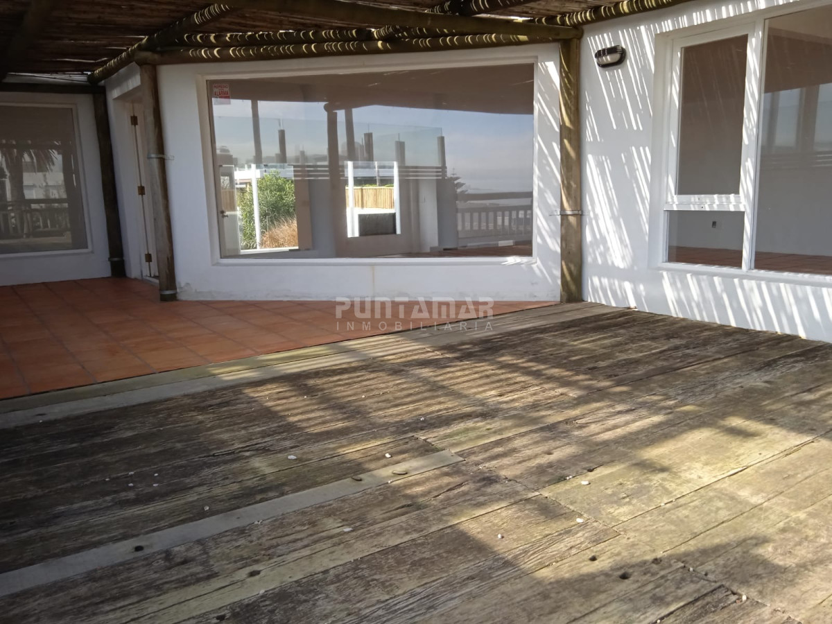 Local Comercial ID.213404 - AMPLIO LOCAL CON VISTA AL MAR SOBRE RUTA 10 LA BARRA 