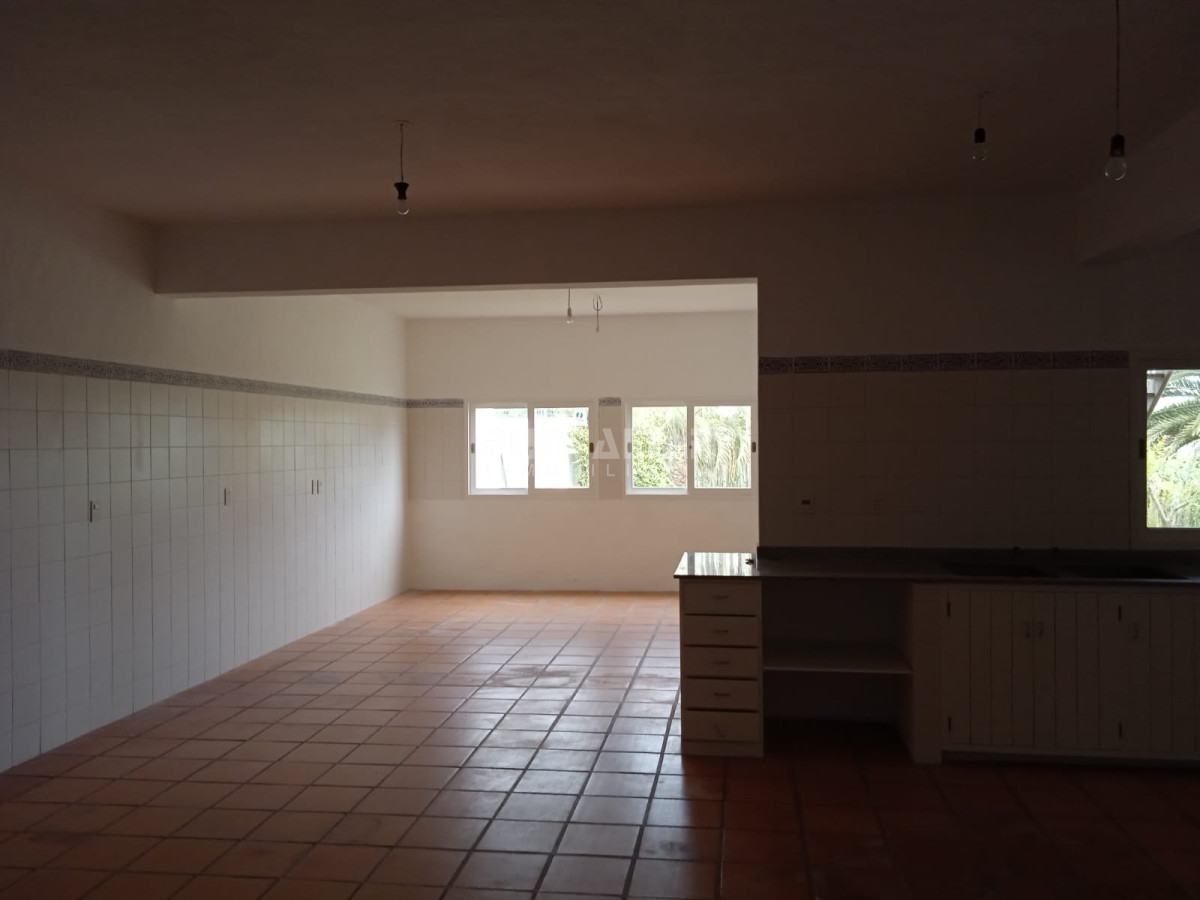 Local Comercial ID.213404 - AMPLIO LOCAL CON VISTA AL MAR SOBRE RUTA 10 LA BARRA 