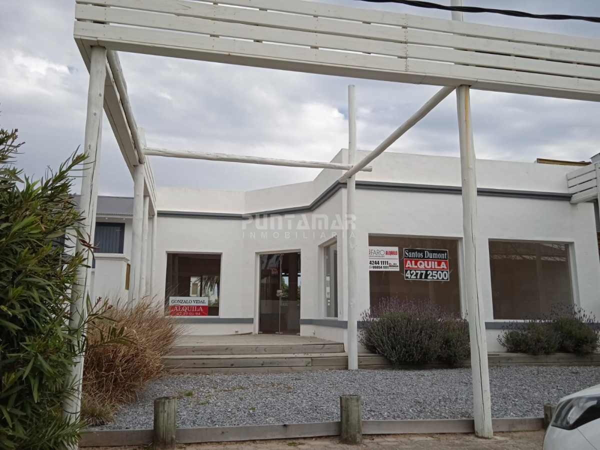 Local Comercial ID.213404 - AMPLIO LOCAL CON VISTA AL MAR SOBRE RUTA 10 LA BARRA 