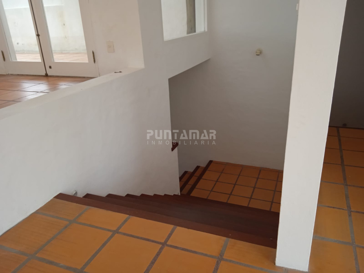 Local Comercial ID.213404 - AMPLIO LOCAL CON VISTA AL MAR SOBRE RUTA 10 LA BARRA 