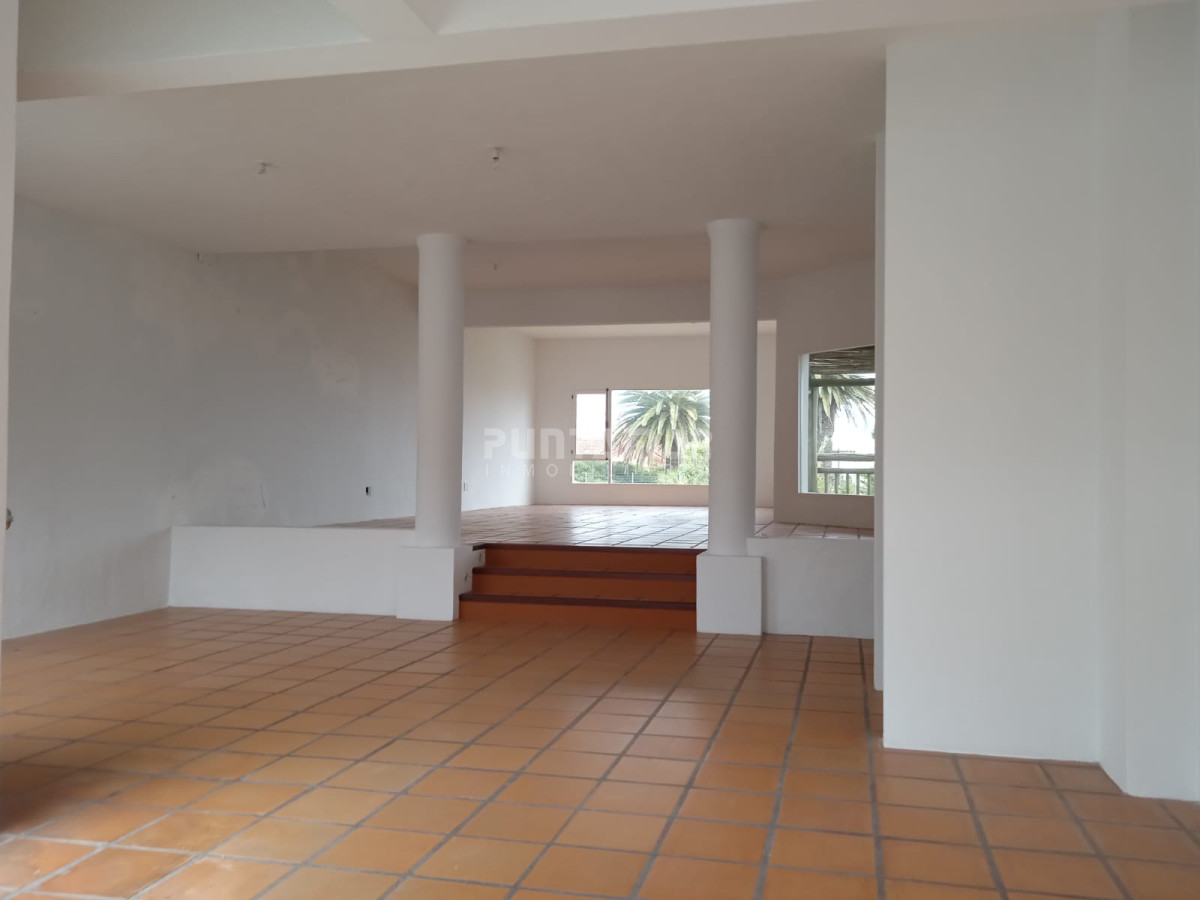 Local Comercial ID.213404 - AMPLIO LOCAL CON VISTA AL MAR SOBRE RUTA 10 LA BARRA 