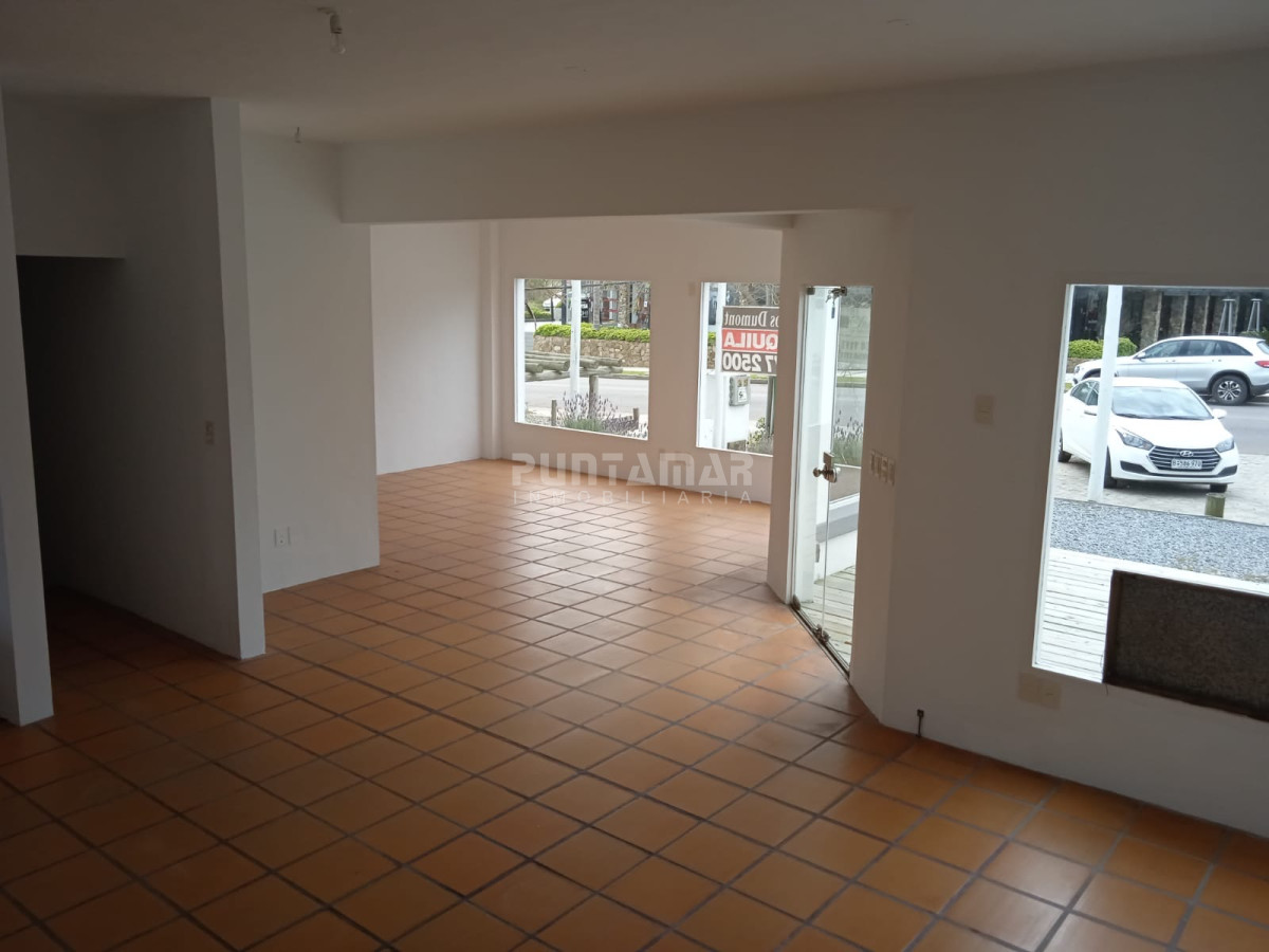 Local Comercial ID.213404 - AMPLIO LOCAL CON VISTA AL MAR SOBRE RUTA 10 LA BARRA 