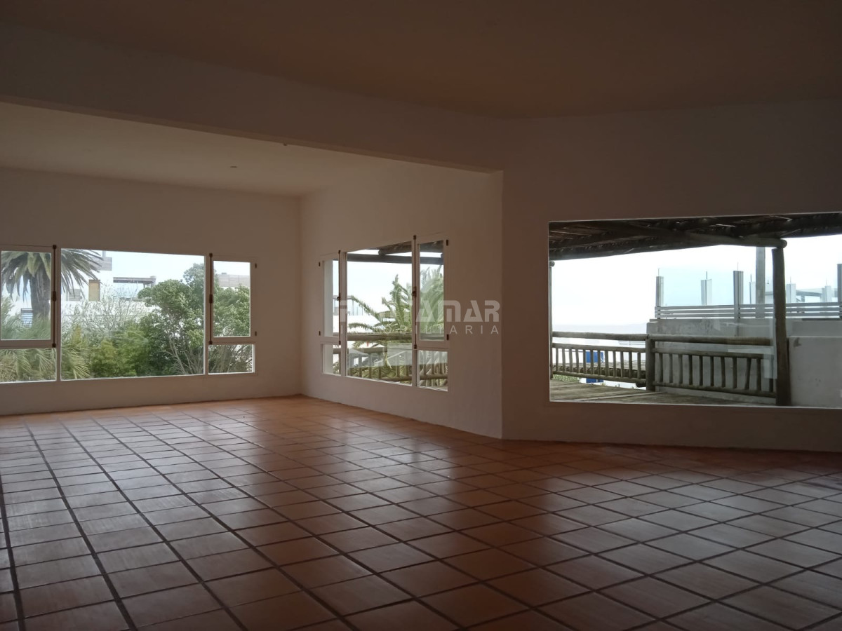 Local Comercial ID.213404 - AMPLIO LOCAL CON VISTA AL MAR SOBRE RUTA 10 LA BARRA 