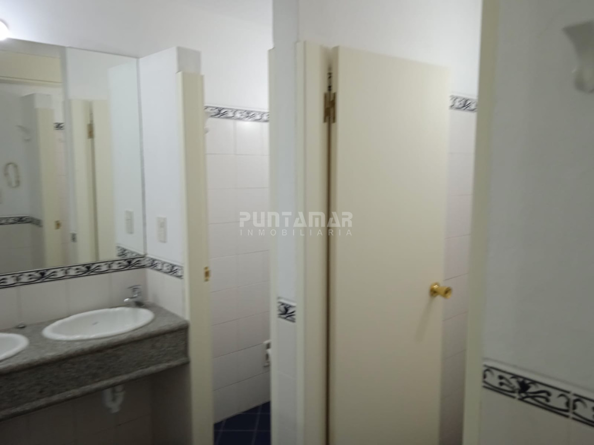 Local Comercial ID.213404 - AMPLIO LOCAL CON VISTA AL MAR SOBRE RUTA 10 LA BARRA 