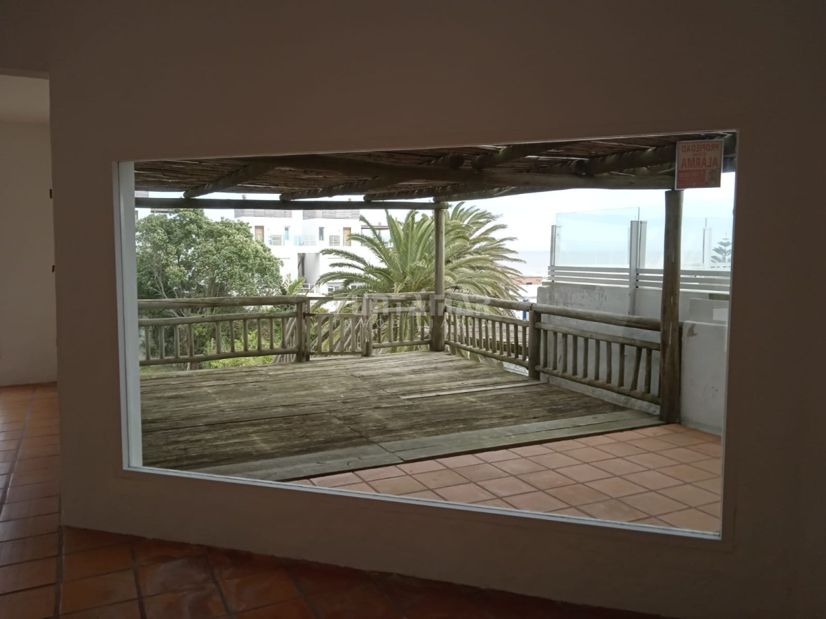 Local Comercial ID.213404 - AMPLIO LOCAL CON VISTA AL MAR SOBRE RUTA 10 LA BARRA 