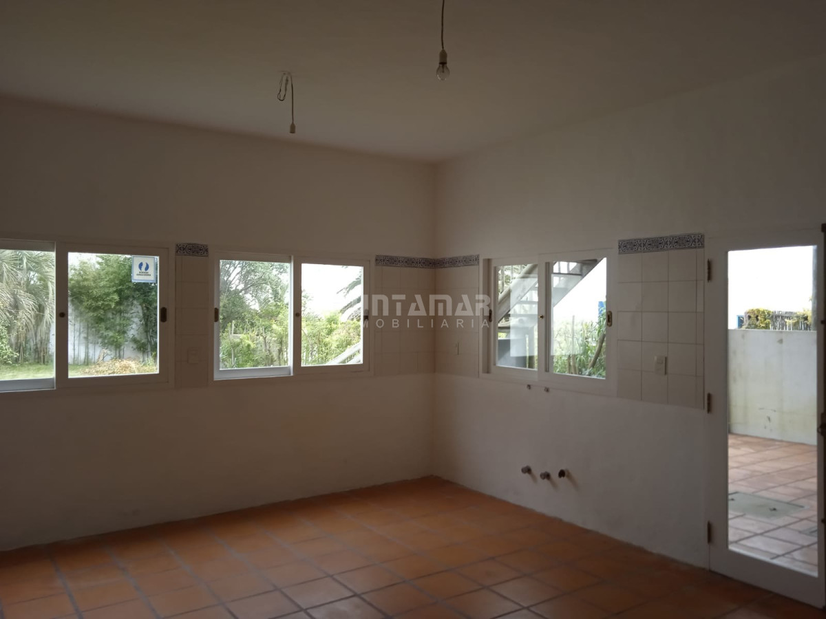 Local Comercial ID.213404 - AMPLIO LOCAL CON VISTA AL MAR SOBRE RUTA 10 LA BARRA 