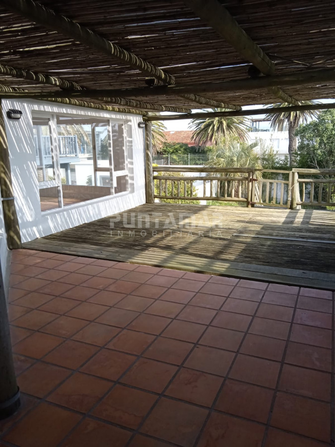 Local Comercial ID.213404 - AMPLIO LOCAL CON VISTA AL MAR SOBRE RUTA 10 LA BARRA 