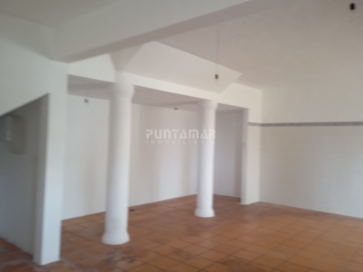 Local Comercial ID.213404 - AMPLIO LOCAL CON VISTA AL MAR SOBRE RUTA 10 LA BARRA 