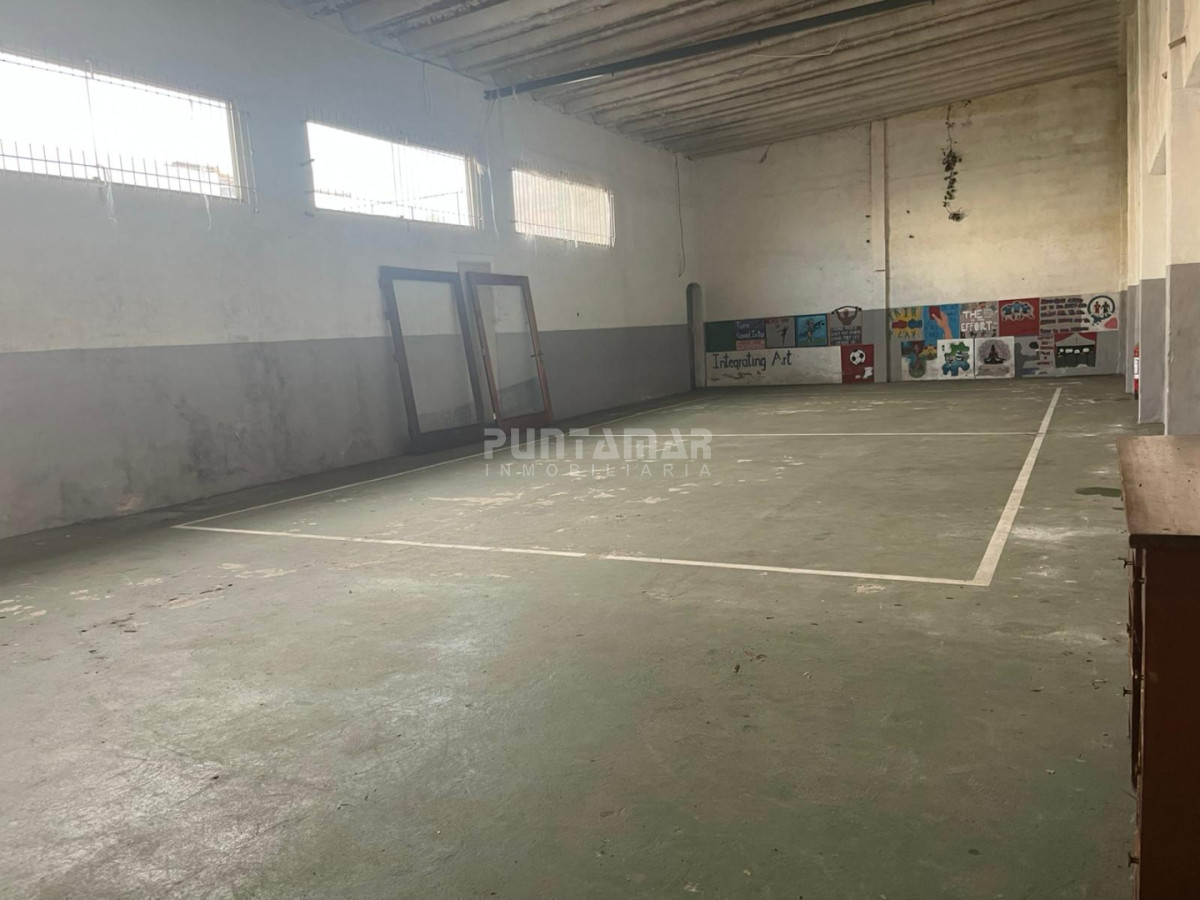 Local Comercial ID.213820 - Gran Depósito en Centro de Maldonado con local al frente