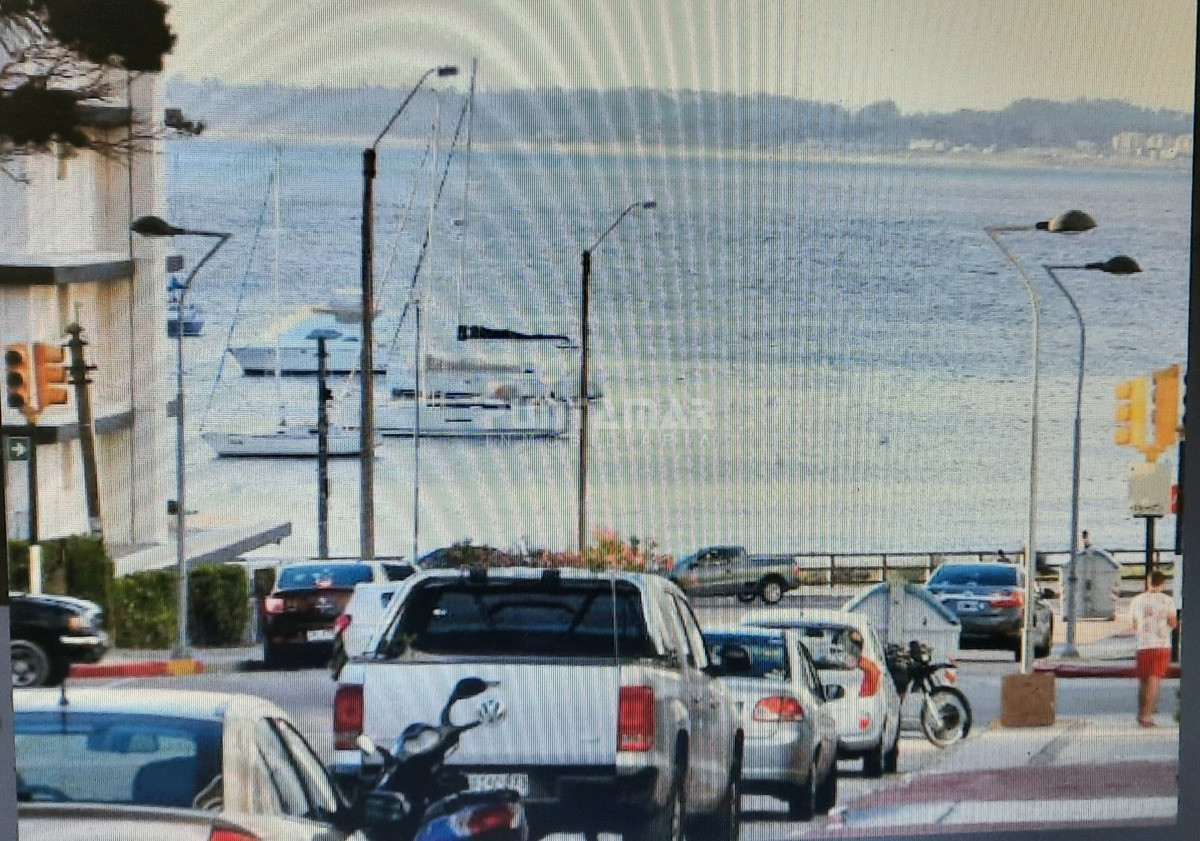 Local Comercial ID.213776 - LOCAL COMERCIAL SOBRE AVENIDA GORLERO