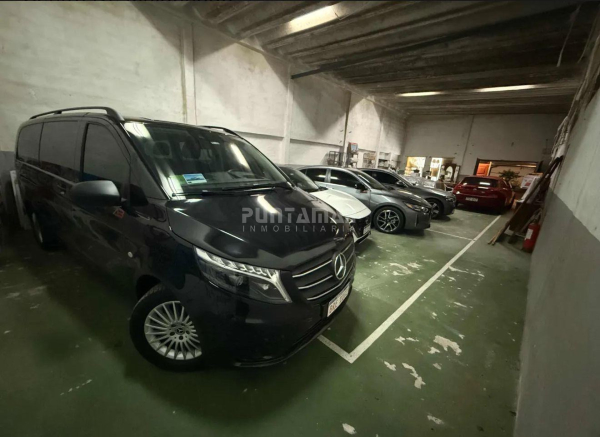 Local Comercial ID.213820 - Local Comercial con Gran Depósito en Centro de Maldonado