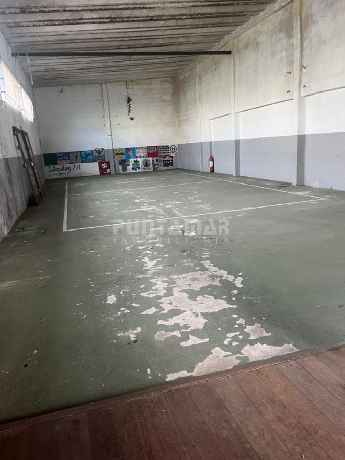 Local Comercial ID.213820 - Gran Depósito en Centro de Maldonado con local al frente