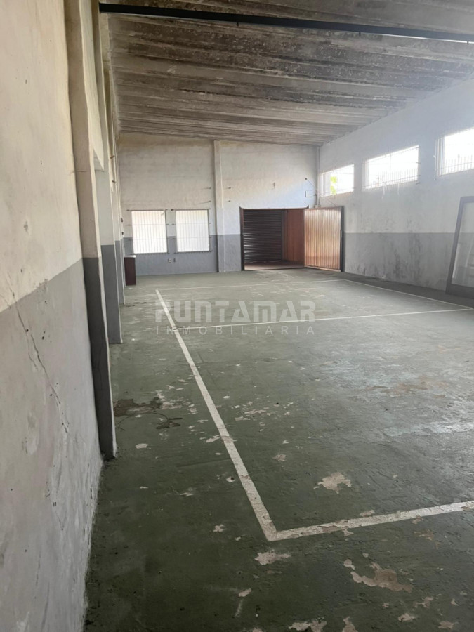 Local Comercial ID.213820 - Gran Depósito en Centro de Maldonado con local al frente
