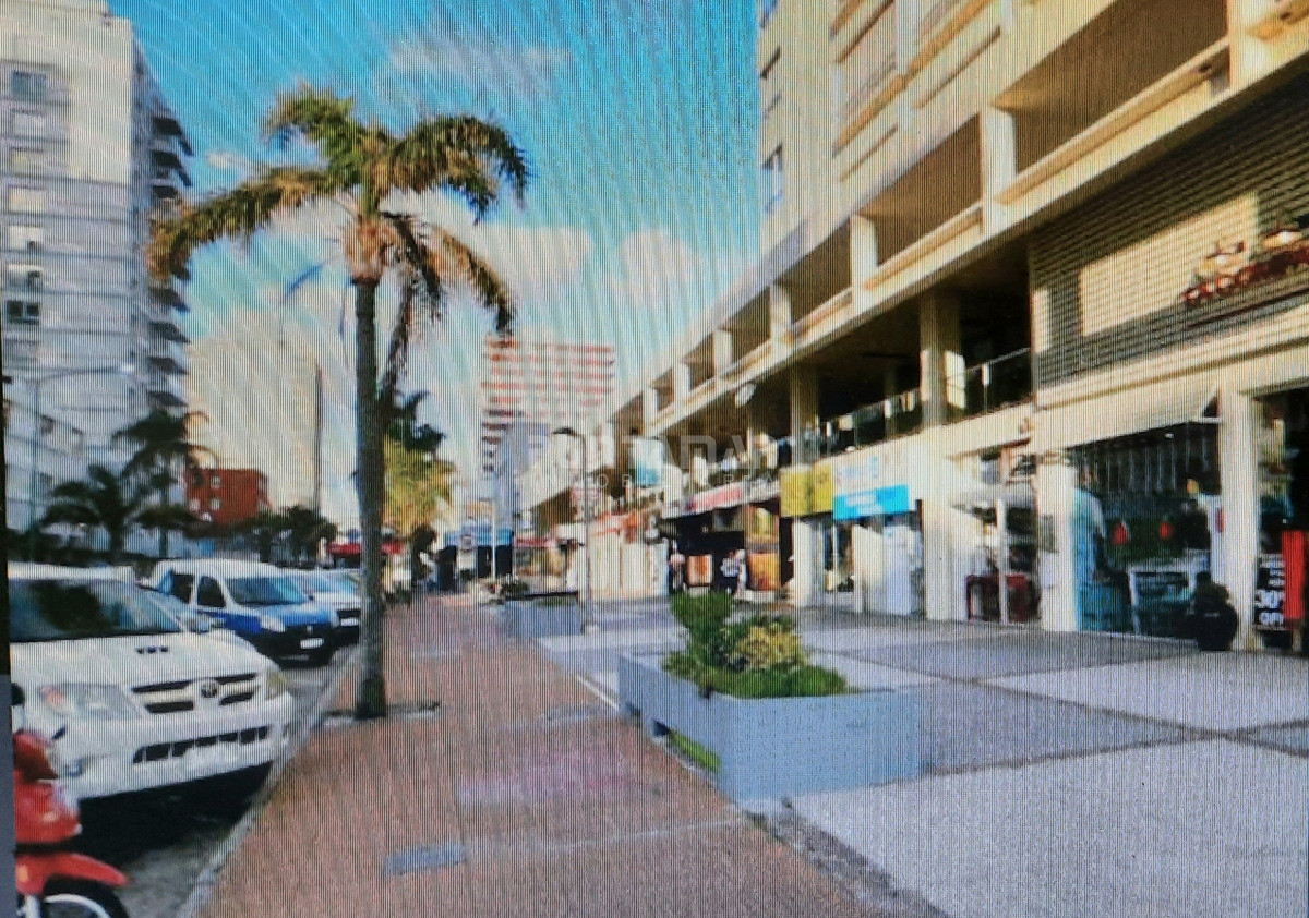 Local Comercial ID.213776 - LOCAL COMERCIAL SOBRE AVENIDA GORLERO