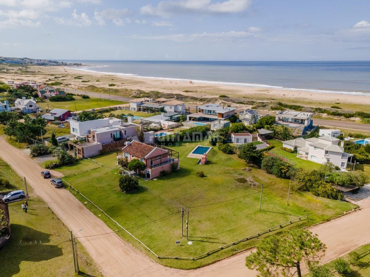 Terreno ID.213176 - VENTA HERMOSO TERRENO ESQUINERO A UNA CUADRA DE PLAYA MONTOYA