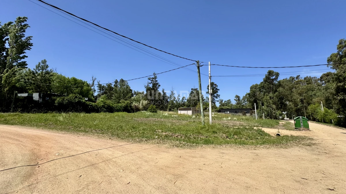 Terreno ID.213692 - OPORTUNIDAD TERRENO ARBOLADO Y ESQUINERO EN MIRAMAR ACRES 