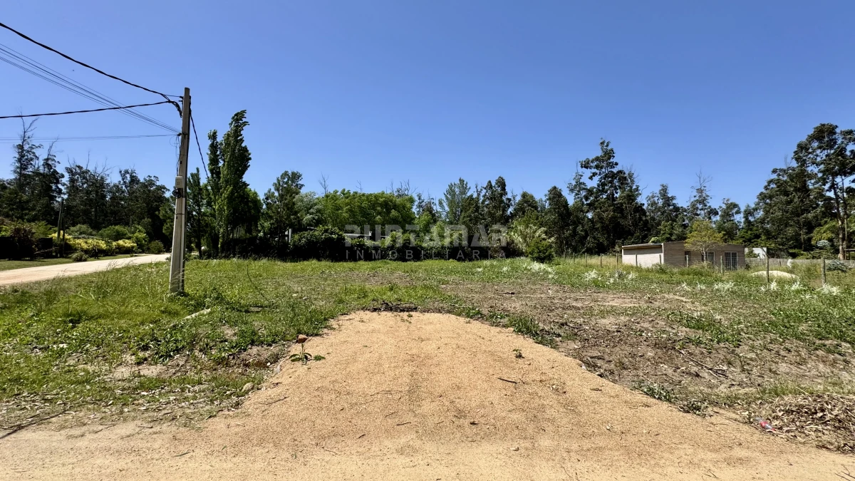 Terreno ID.213692 - OPORTUNIDAD TERRENO ARBOLADO Y ESQUINERO EN MIRAMAR ACRES 