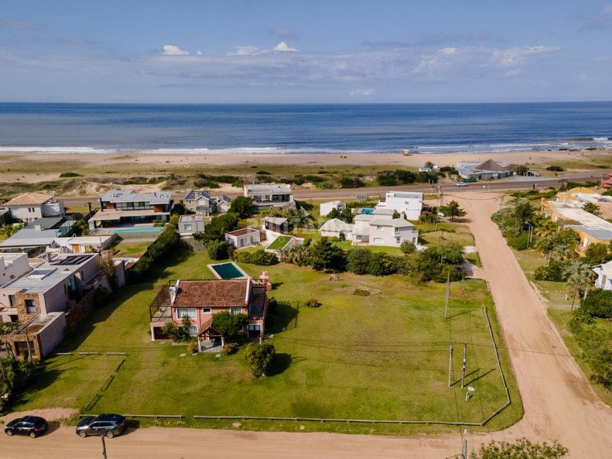 Terreno ID.213176 - VENTA HERMOSO TERRENO ESQUINERO A UNA CUADRA DE PLAYA MONTOYA