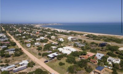 HERMOSO TERRENO DE CASI 500 METROS A MINUTOS DE JOSE IGNACIO