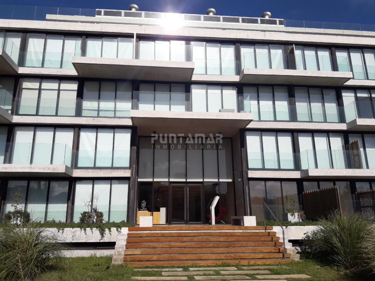 Apartamento ID.211721 - APARTAMENTO UBICADO EN ZONA DE PLAYA MANSA FRENTE AL MAR, TERRAZA AL FRENTE CON MUY BUENA VISTA HACIA LA PLAYA