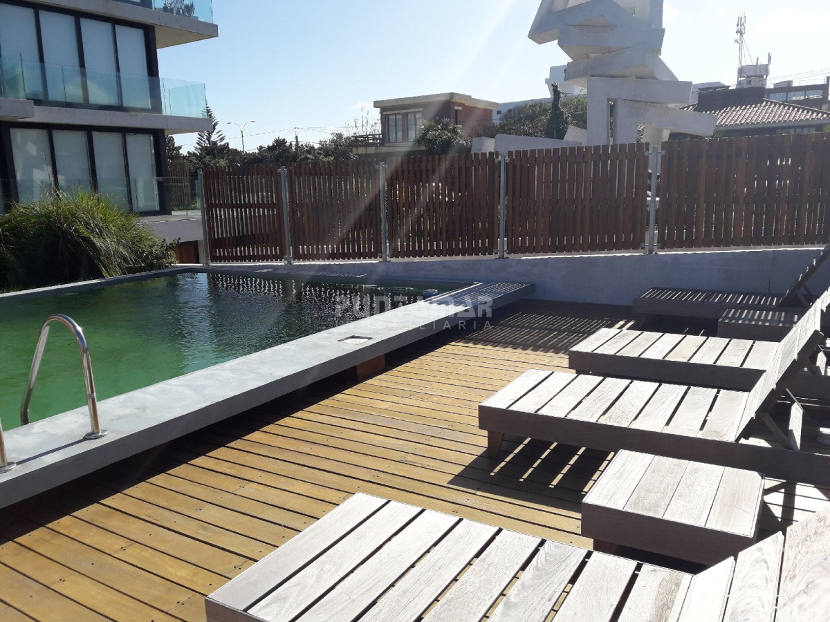Apartamento ID.211721 - APARTAMENTO UBICADO EN ZONA DE PLAYA MANSA FRENTE AL MAR, TERRAZA AL FRENTE CON MUY BUENA VISTA HACIA LA PLAYA