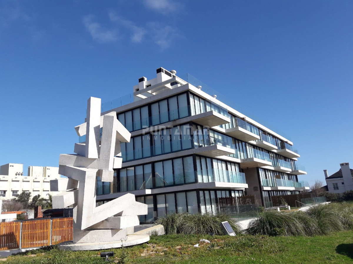 Apartamento ID.211721 - APARTAMENTO UBICADO EN ZONA DE PLAYA MANSA FRENTE AL MAR, TERRAZA AL FRENTE CON MUY BUENA VISTA HACIA LA PLAYA