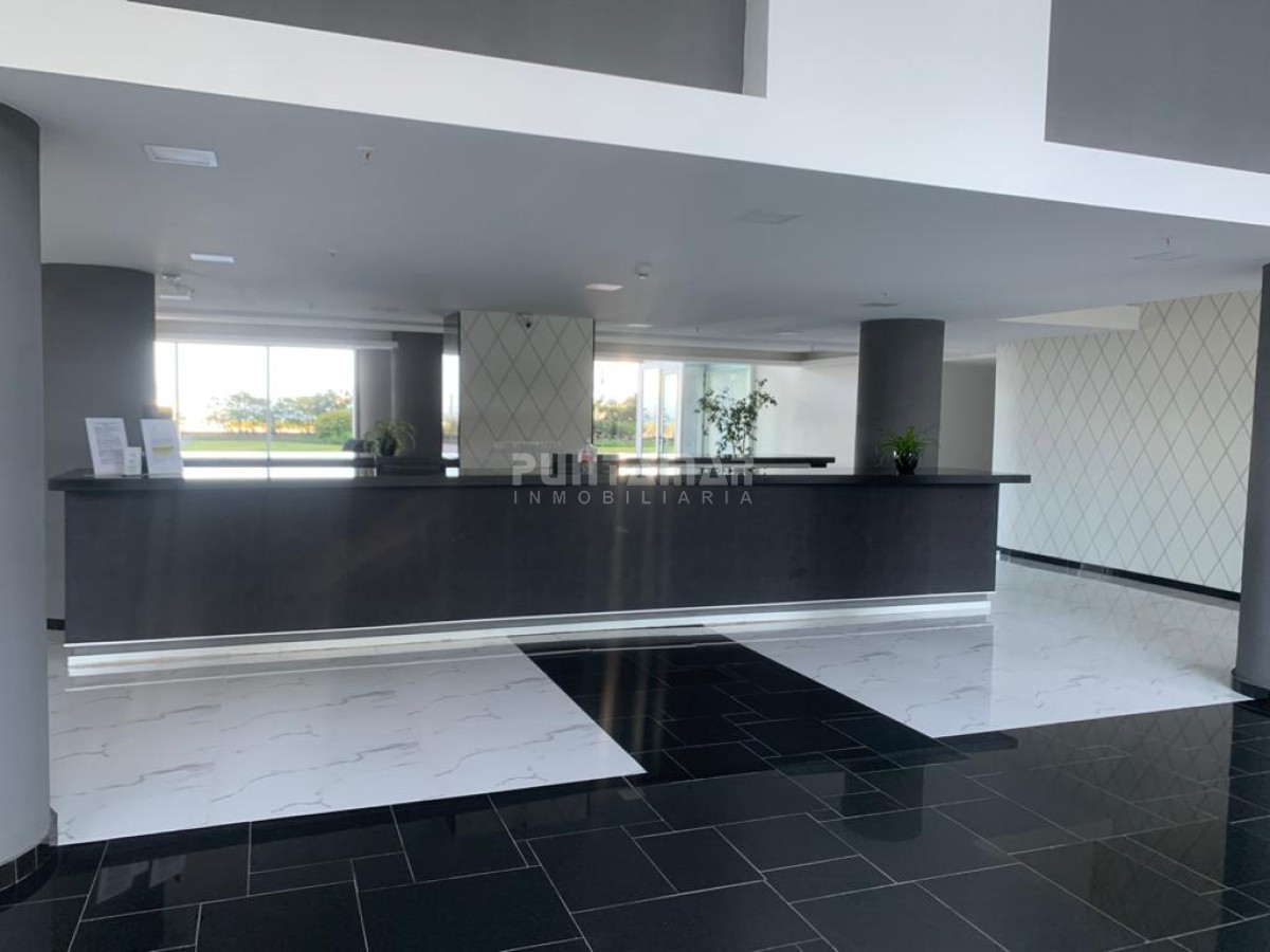 Apartamento ID.211992 - Departamento de 2 dormitorios con dependencia en Edificio de categoría