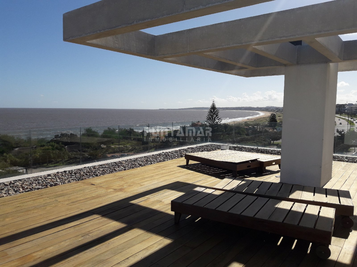 Apartamento ID.211721 - APARTAMENTO UBICADO EN ZONA DE PLAYA MANSA FRENTE AL MAR, TERRAZA AL FRENTE CON MUY BUENA VISTA HACIA LA PLAYA
