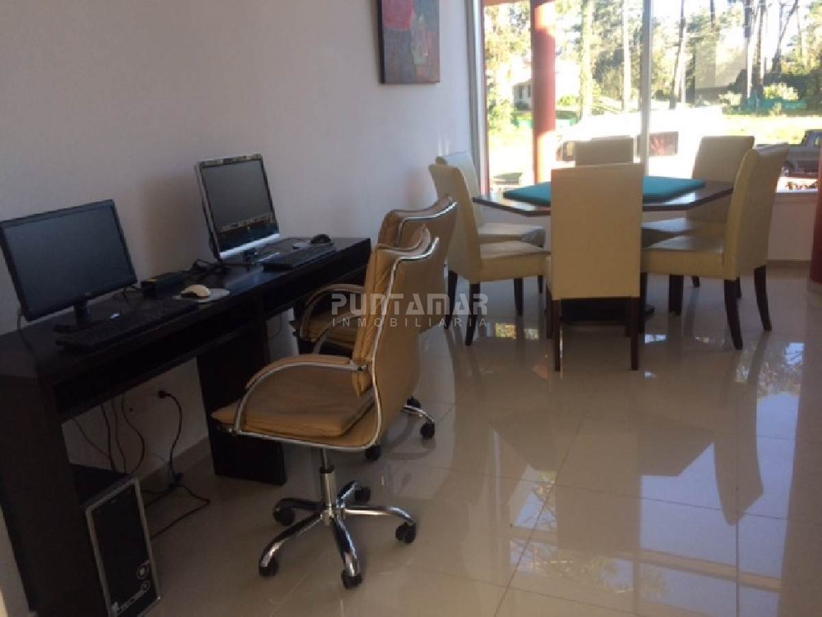 Apartamento ID.210183 - DIVINO APARTAMENTO A ESTRENAR, DOS DORMITORIOS, DOS BAÑOS, COCINA MUY BIEN EQUIPADA Y TERRAZA CON VISTA AL BOSQUE Y PARRILLERO 