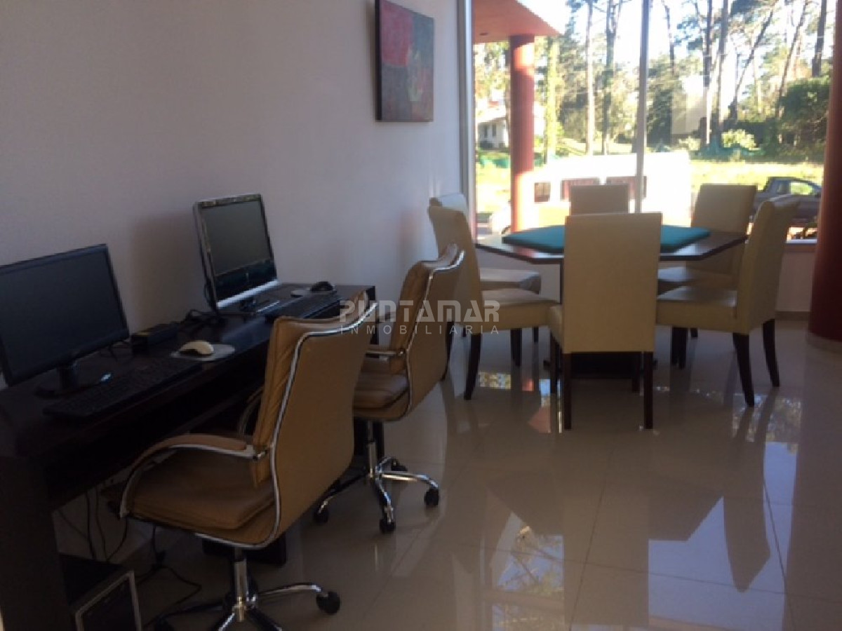 Apartamento ID.210183 - DIVINO APARTAMENTO A ESTRENAR, DOS DORMITORIOS, DOS BAÑOS, COCINA MUY BIEN EQUIPADA Y TERRAZA CON VISTA AL BOSQUE Y PARRILLERO 
