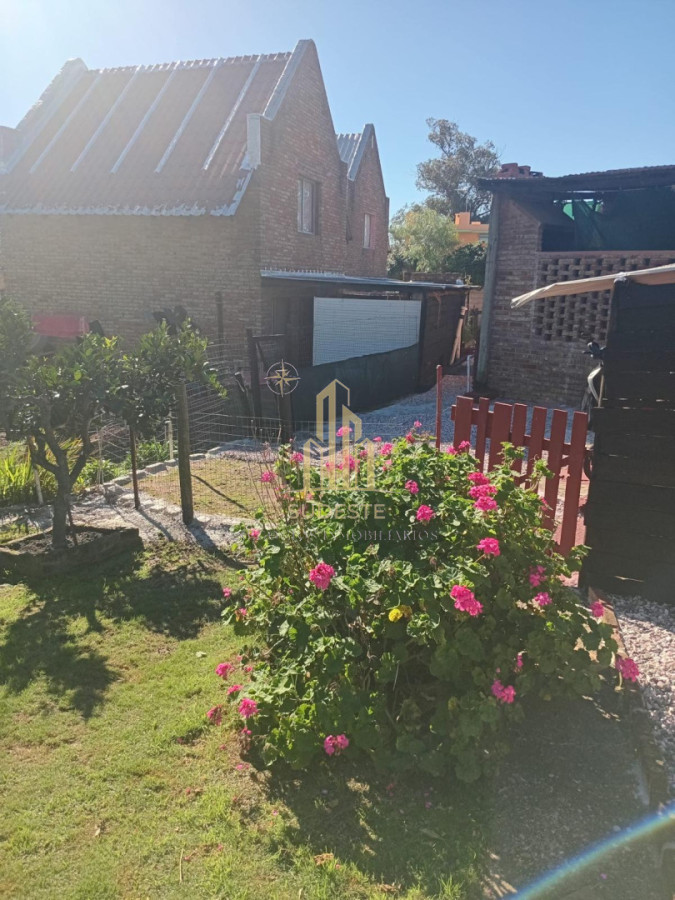 Casa ID.89 - 5 Casas en 1400m2 con rentas a 5 minutos del centro de Piriápolis 