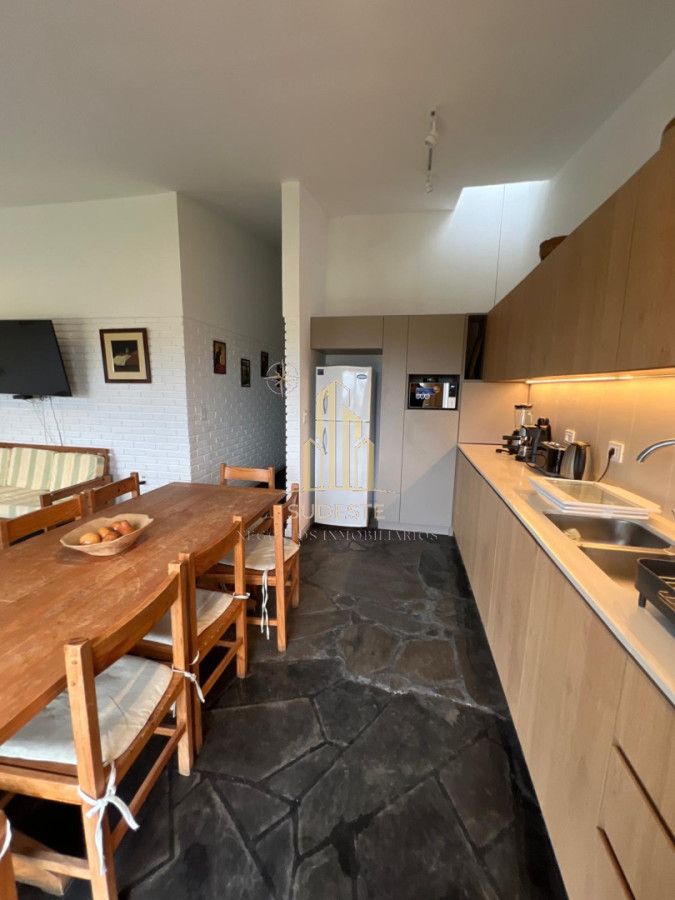 Casa ID.136 - Venta de espectacular oportunidad frente al mar 