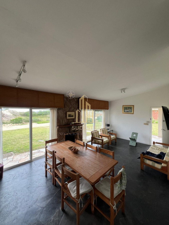 Casa ID.136 - Venta de espectacular oportunidad frente al mar 