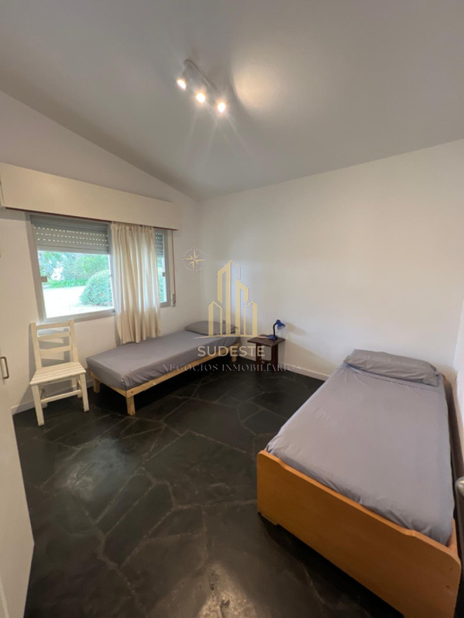 Casa ID.136 - Venta de espectacular oportunidad frente al mar 